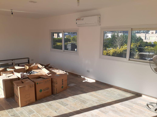 Venta Casa 4 Dormitorios, Garaje Cerrado Para 2 Autos
