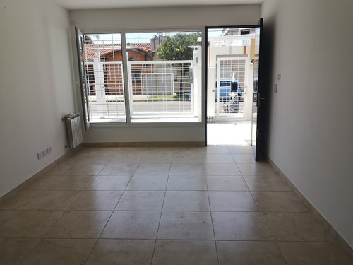Imagen 4 de 16 de Duplex 3 Ambientes Con Patio Y Cochera En Ramos Mejia