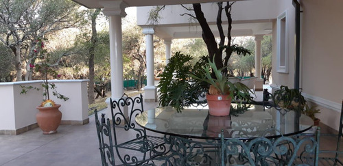 Casa En Venta En Country Lomas De La Carolina