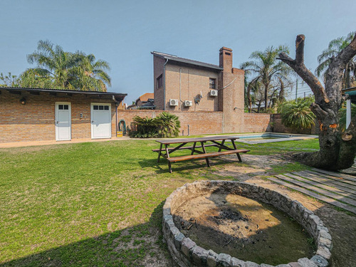 Casa De 3 Dormitorios Con Gran Jardín Y Pileta En Fisherton