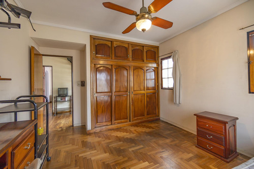 Casa En Venta En Rafael Calzada De 5 Ambientes