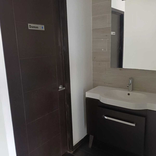 ¡oportunidad Única En Las Arboledas! Edificio De Uso Mixto En Renta,.