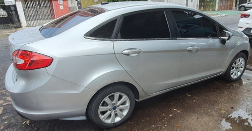 Imagem 5 de 9 de Ford Fiesta Sedan 2012 1.6 16v Se Flex 4p