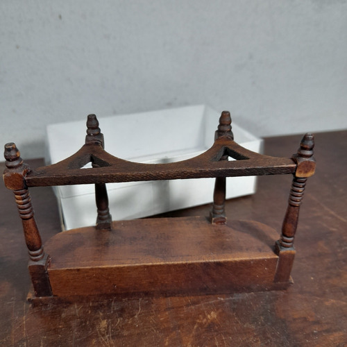 Imagem 4 de 6 de Deagostini Casa Vitoriana Console Em Madeira Com Caixa