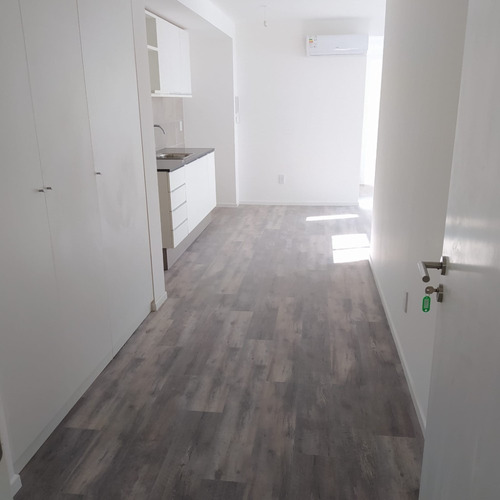 Imagen 2 de 14 de Venta Apartamento 1 Dormitorio Con Patio. Parrillero, Centro
