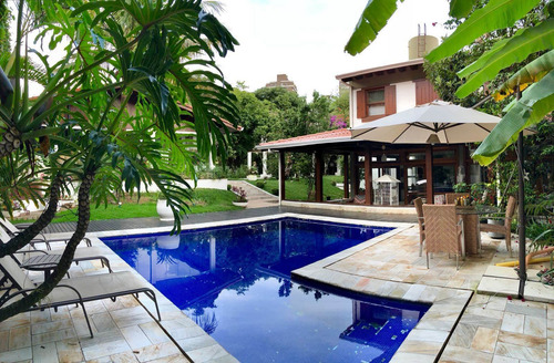 Alphaville 01 | Casa Alto Padrão | Estilo Fazenda | Muito Verde | Venda | 3 Suítes - Cnc1144