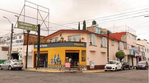 Casa En Venta En Morelia, Con Local Comercial