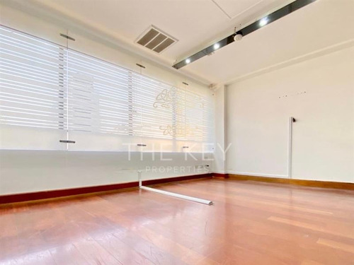 Imagen 23 de 24 de Oficina Arriendo 14 Espacios De Trabajo - El Golf Las Condes