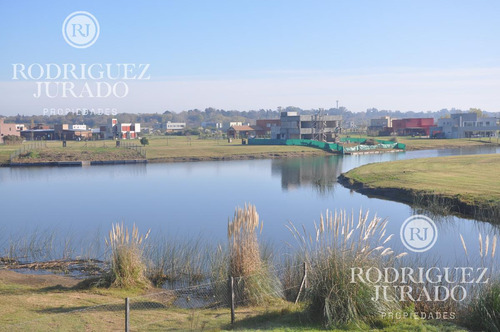Casa A La Laguna A Estrenar Con Pileta Y Riego - Barrio Islas - El Canton Escobar