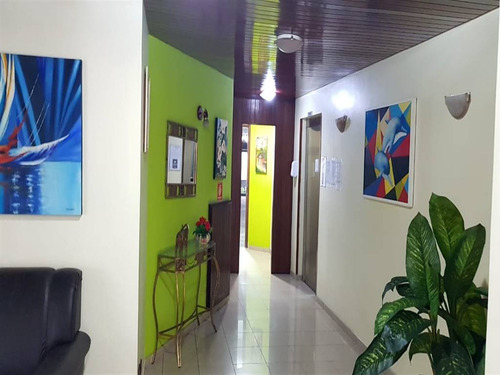 Imagem 3 de 30 de Apartamento A Venda Com 2 Dormitorios , 1 Suite, 2 Banheiros , Dependencia De Empregada , Vaga De Garagem. Predio Com Elevador E Salao De Festas. - Hm3372