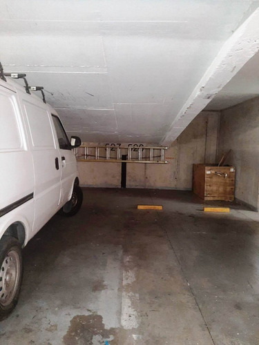 Imagen 5 de 11 de Seis Estacionamientos Excelente Ubicación Av. Vitacura