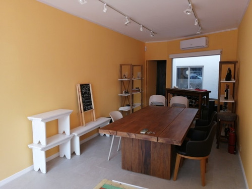 Local Con Vivienda En Calle 24 Punta Del Este- Ref: 1042