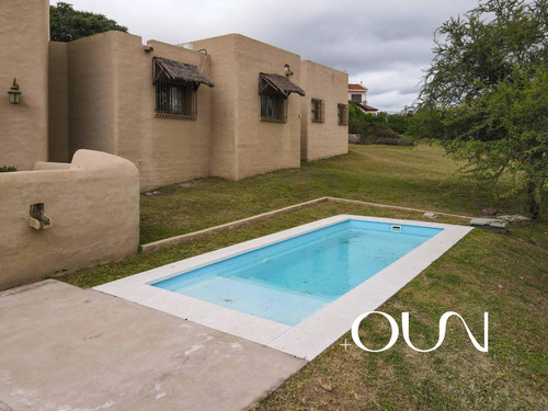 Casa En Venta En Mendiolaza, 3 Dormitorios.
