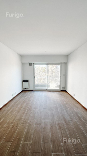 Venta Departamento Al Frente Con Balcón Zona Sanatorios