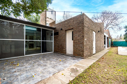 Venta -casa - 3 Dormitorios - Jardín Y Piscina - Funes Residencial.