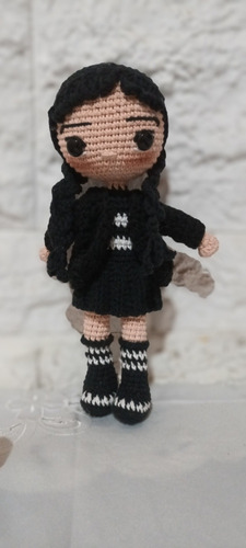 Muñeca De Merlina Tejida A Crochet