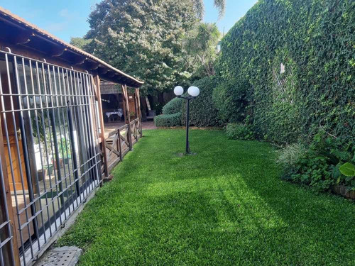 Casa Con Jardín