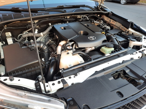 Imagen 16 de 20 de Toyota Hilux 2019 2.8 Cd Srx 177cv 4x4