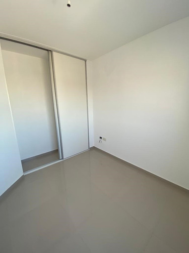 Imagen 10 de 14 de En Venta Depto 3 Amb Al Frente A Estrenar Con Balcon Y Cochera En Lanus Oeste (000)