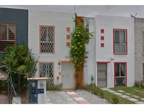 Casa En En Venta En, 2da Cerrada Chactemal, Smz 519, Cancún, Quintana Roo. Ez15