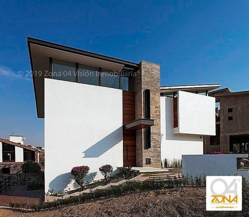 Exclusiva Residencia En Venta Con Diseño Único En Lomas De C