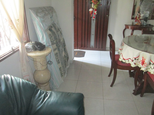 Casa 2 Piso,excelente Ubicación,buen Sector Y Cerca Al Metro