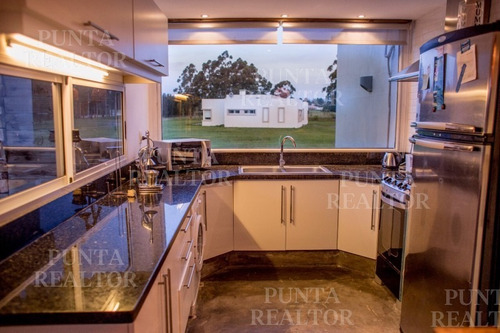 Excelente Chacra Con Casco De Muy Buen Gusto En Complejo Privado Con Piscina, Cáñalos, Kayaks, Huerta Orgánica, 3 Dormitorios Uno En Suite Parrillero - Ref: 323