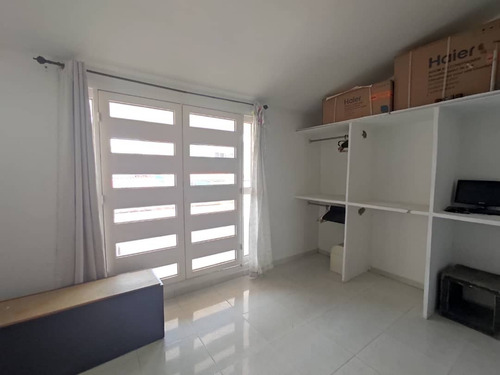 Imagen 5 de 26 de Casa Moderna Ubicada En La Urbanización Santa Fe De Caneyes Ec