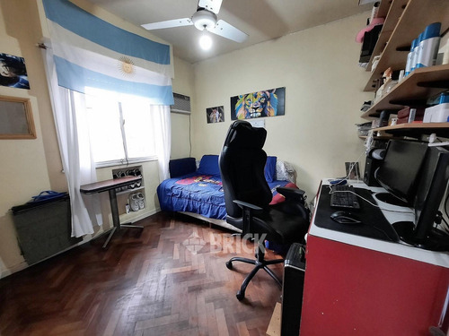 Hipolito Yrigoyen Al 2900 - Impecable Todo Sol Todo Externo