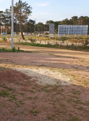 Vendo Terreno Sin Construcciones, Cerrado Con Muros Y Portón En Diagonal A Ruta Interbalnearia, Ciudad De La Costa El Pinar