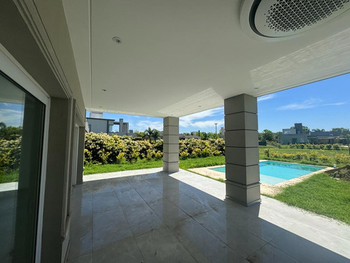Casa En Barrio Terravista