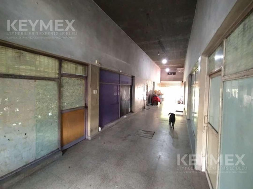 Galería Comercial Con Cuatro Locales Comerciales