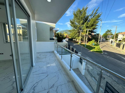 1526- Casa En El Doral, Pto. Pta