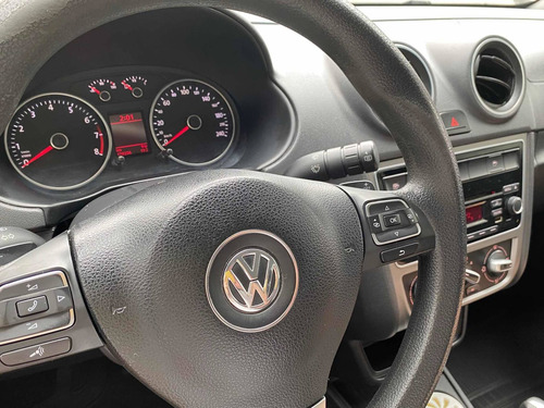 Imagem 6 de 14 de Volkswagen Voyage 1.6 Vht Comfortline Total Flex I-motion 4p