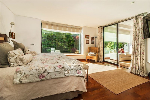 Casa En Venta De 5 Dorm. En Lo Barnechea