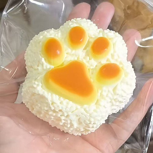 Egg Yolk A Rice Ball, Cat Claws, Pinch The Same Style As