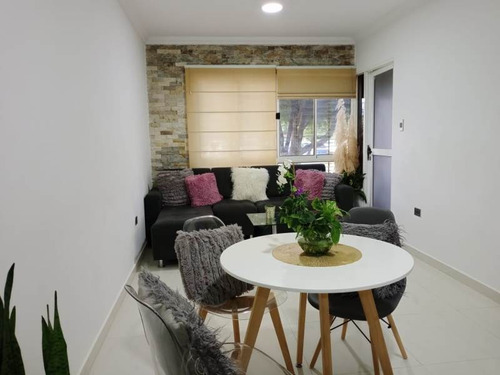 En Venta Bello Penthouse En San Diego, Residencias Paso Real. Ab