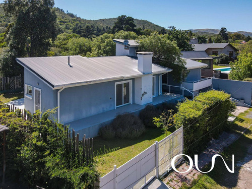 Casa En Venta En La Cumbre- Zona Golf.