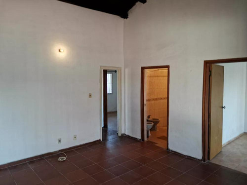 Alquiler Casa 2 Dormitorios, Con Garaje. Zona La Teja