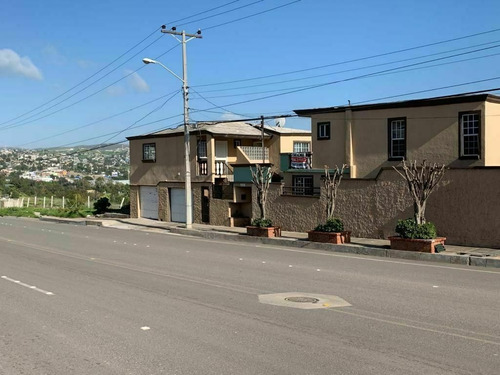 Imagen 2 de 22 de Santa Lucia, Rosarito