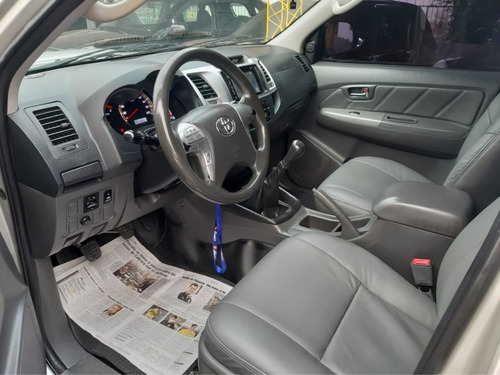 Imagen 8 de 10 de Toyota Hilux Doble Cabina 3.0 Diésel Mecánico