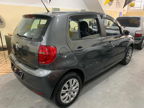 Imagem 3 de 10 de Volkswagen Fox 1.0 Vht Trend Total Flex 5p 2013