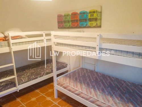 Casa En Venta De 5 Dorm. En Playa Internacional Algarrobo