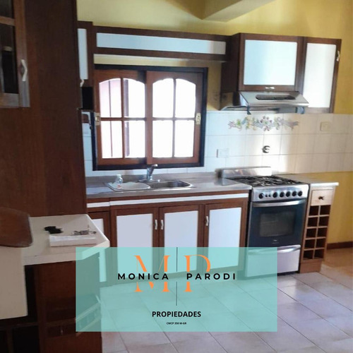 Casa En Venta Con Departamento Y Pileta Zona Centro De Moreno