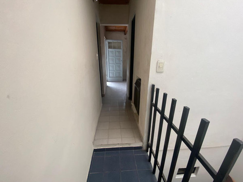 Casa De Pasillo Con Tres Dormitorios Y Terraza - Rosario, Centro