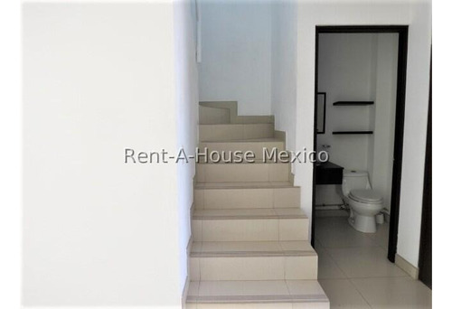 Casa De 3 Recamaras Con Baño Cada Una, Renta - Zibata | Ml