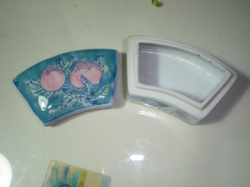 Adorno Vitrina Caja Miniatura Pintada Porcelana  Jer