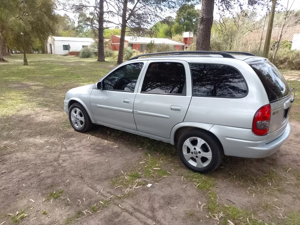 Chevrolet Corsa 1.6 Gl Aa Dh Sw