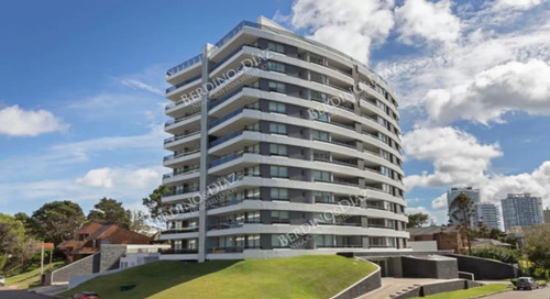 Apartamento En Venta En Torre Esmeralda De 3 Dormitorios , En Punta Del Este
