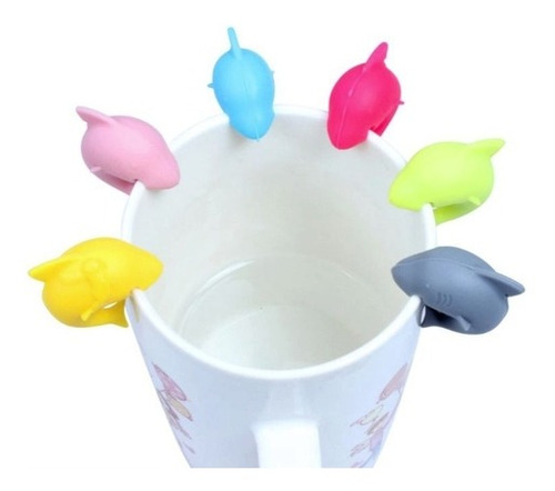 Imagem 3 de 3 de Conjunto 6 Marcadores Para Copos E Taças Silicone - Tubarão